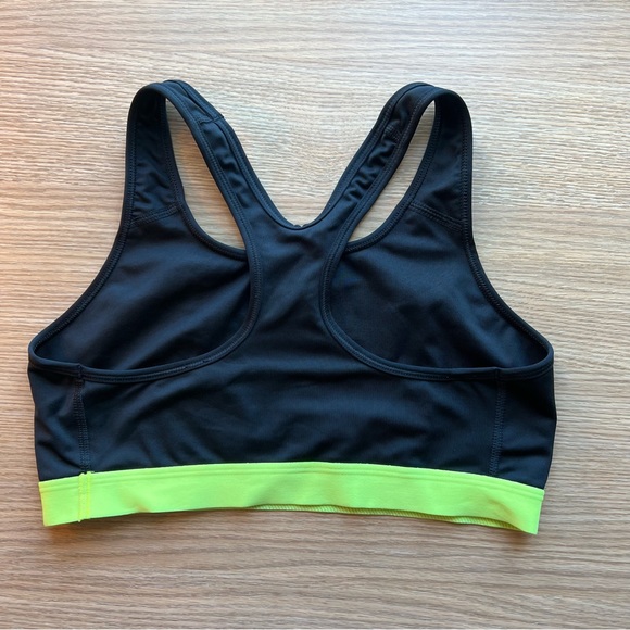 Nike Sports Bra Medium - Picture 2 of 2